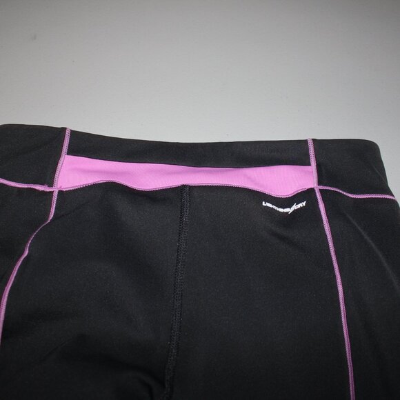Black New Balance Athletic Capris Size Medium - Picture 5 of 5